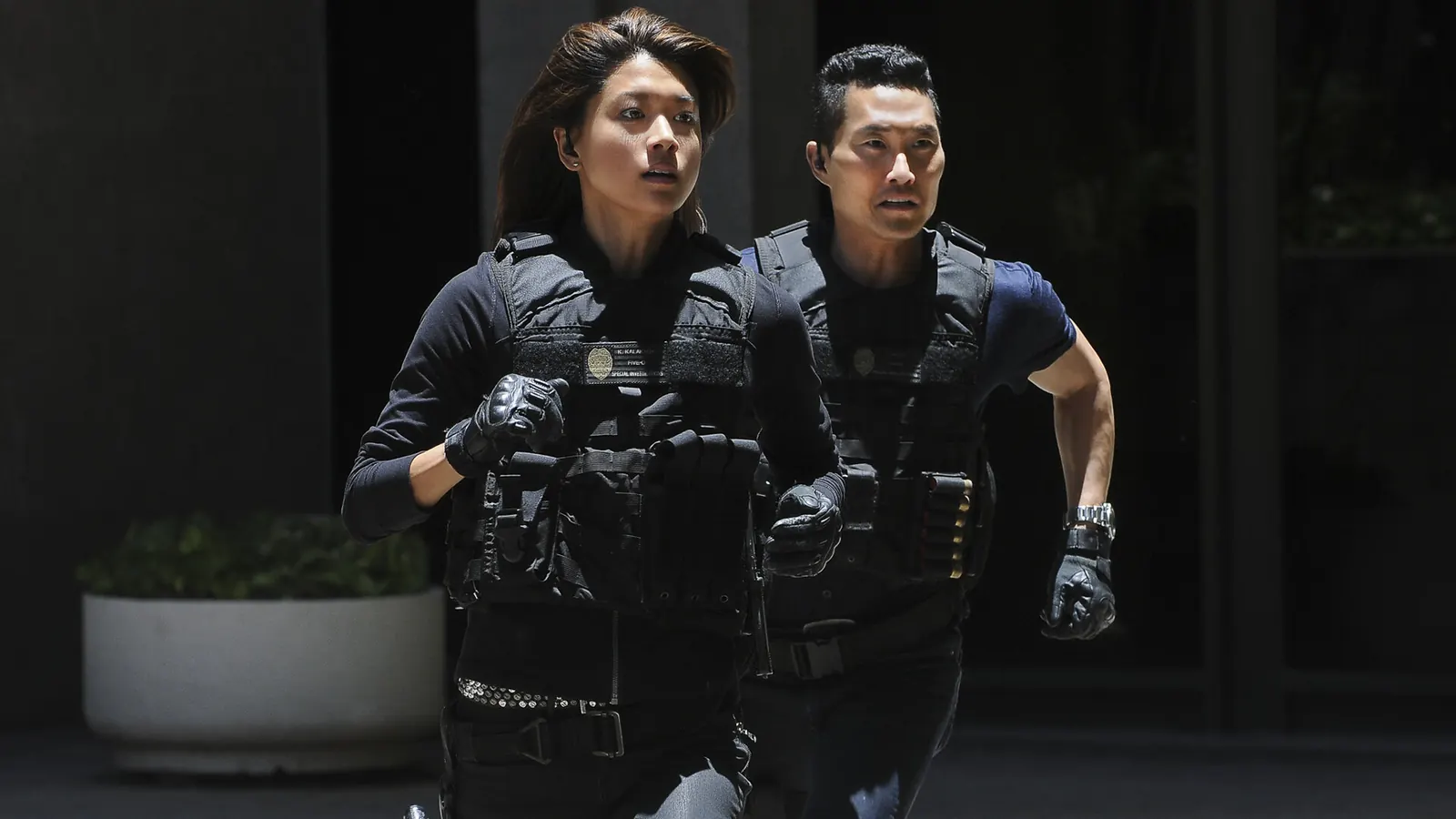 Hawaii Five-0 S7E01 Ready to Play? 대표 장면