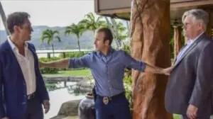 Hawaii Five-0 S7E20 The Fishhooks of the Fishers Become Entangled 대표 장면