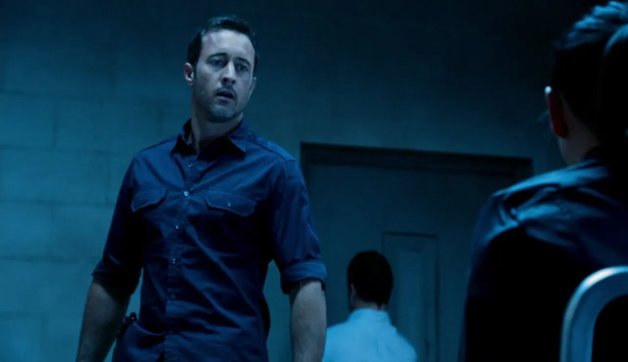 Hawaii Five-0 S7E21 The Water Is Dried Up 대표 장면