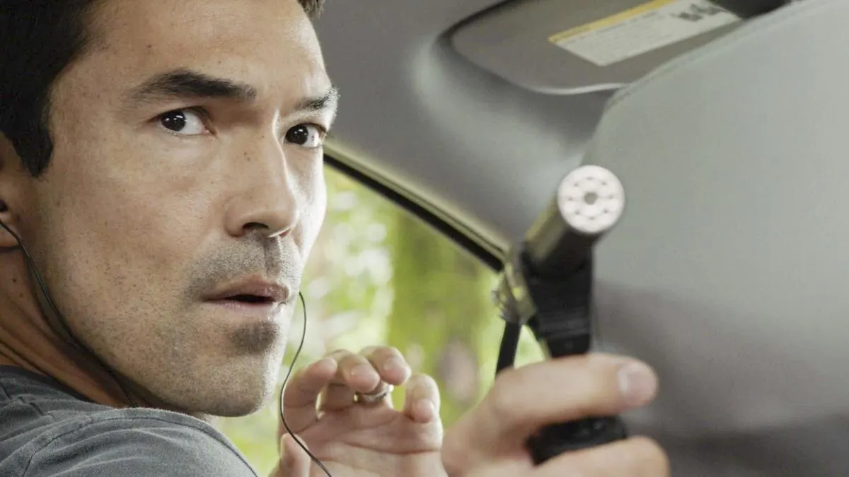 Hawaii Five-0 S8E15 A Coral Reef Strengthens Out into Land 대표 장면