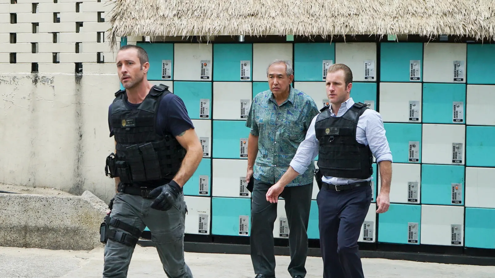 Hawaii Five-0 S8E22 Though the Fish is Well Salted, the Maggots Crawl 대표 장면