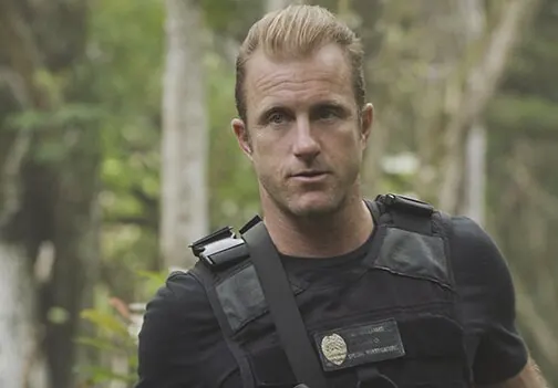 Hawaii Five-0 S9E02 The Man Who Fell from the Sky 대표 장면